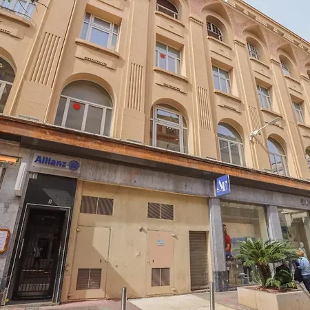 Upstays Palais Center 14m شقة *