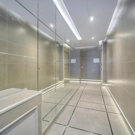 Upstays Palais Center 14m شقة *